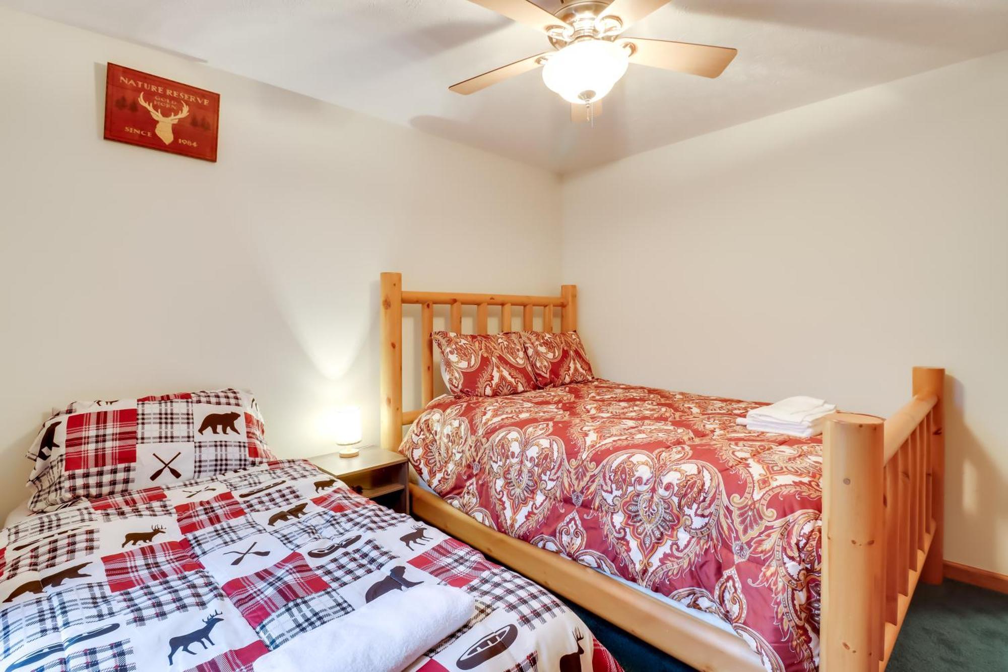 Pet-Friendly Pocono Lake Oasis With Hot Tub! Exterior photo