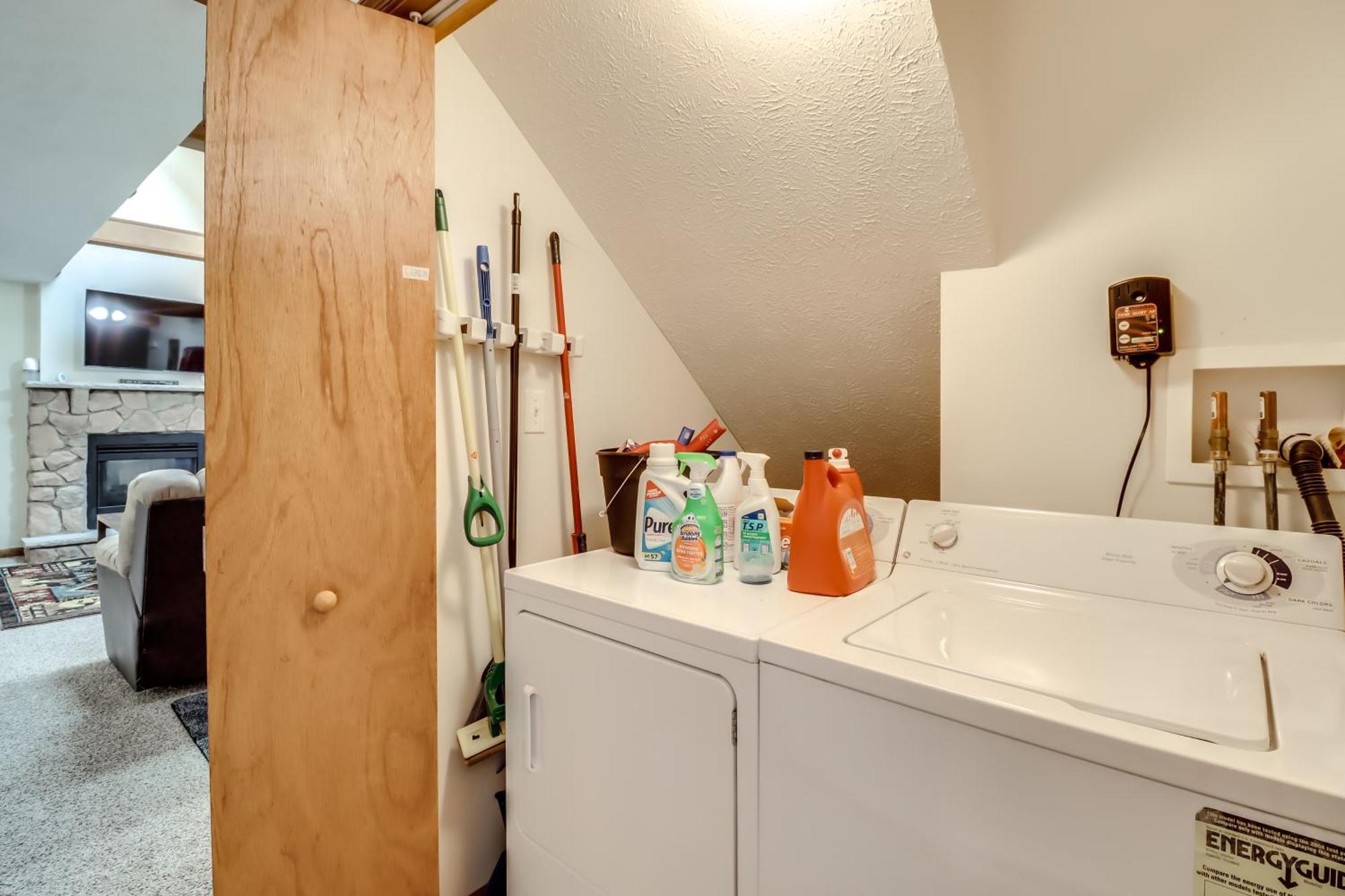 Pet-Friendly Pocono Lake Oasis With Hot Tub! Exterior photo
