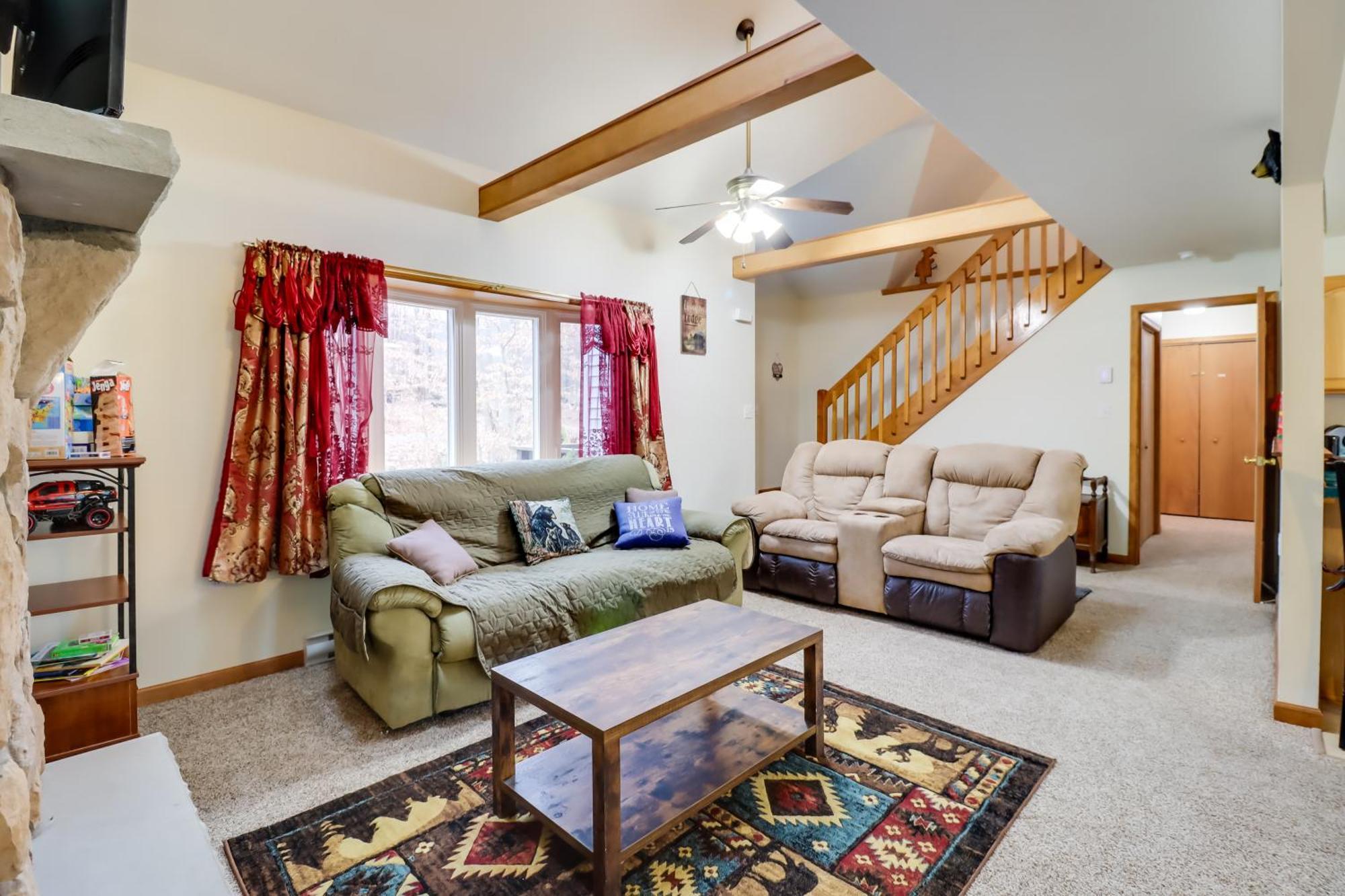 Pet-Friendly Pocono Lake Oasis With Hot Tub! Exterior photo